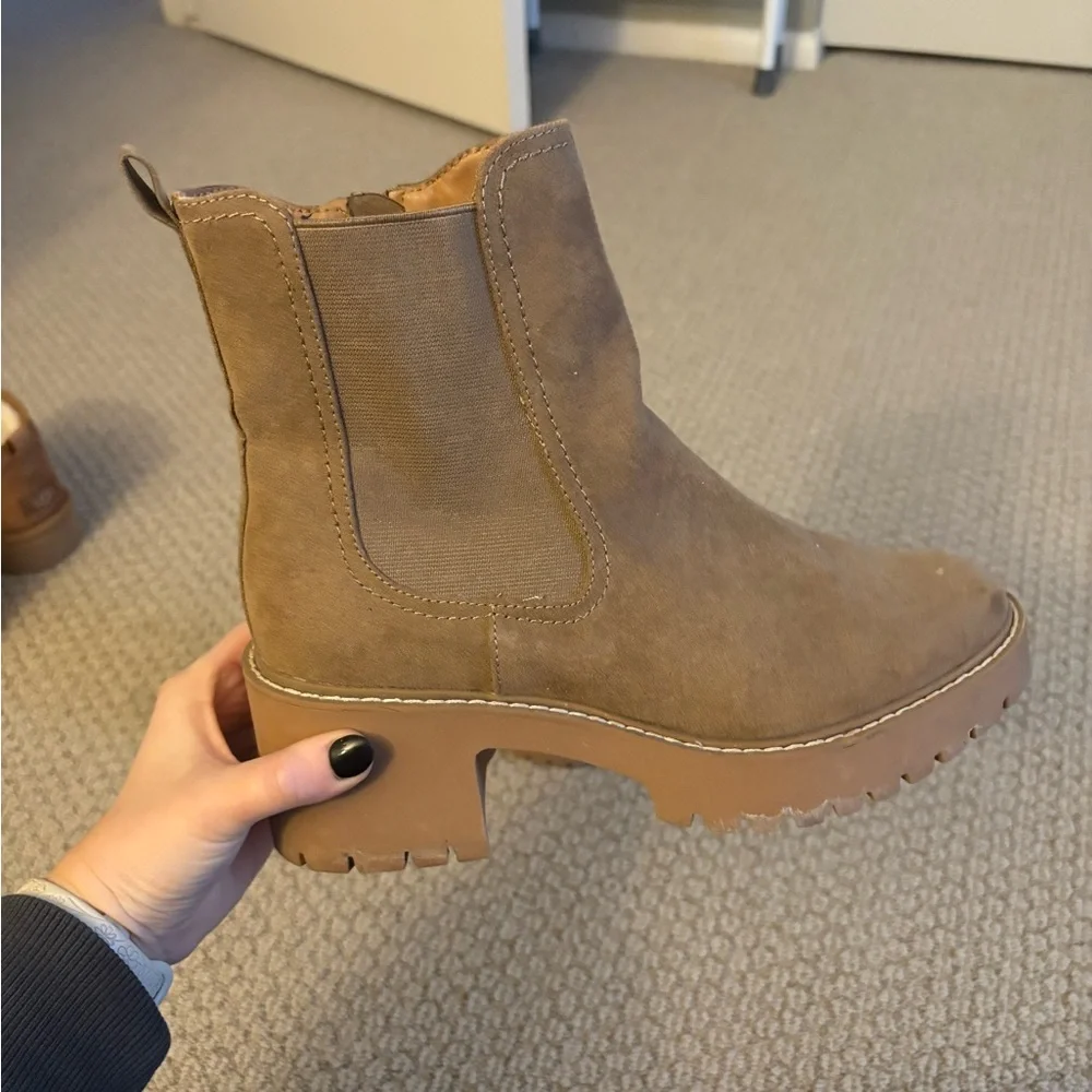 Universal Thread boot - Picture 1 of 4